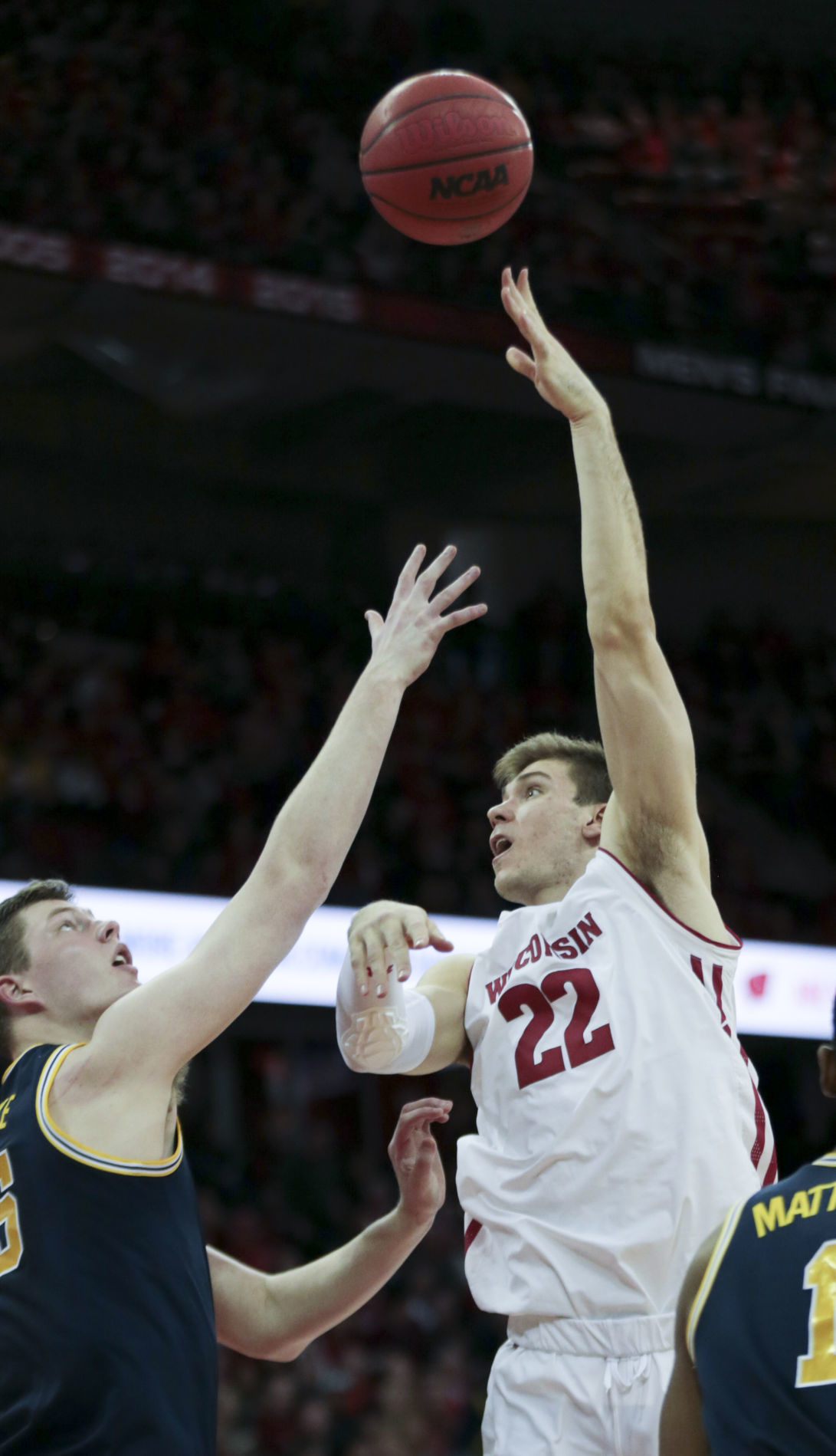 Badgers 64, No. 2 Wolverines 54